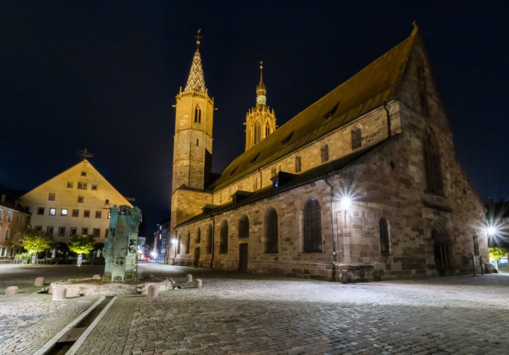 Tagesausflug Altstadt Villingen
Malerische Gassen, eine fast vollständig erhaltene Stadtmauer, eine mittelalterliche Innenstadt: In Villingen gibt es viele idyllische Plätze und romantische Winkel. Tore, Türme, Erker und ein umfassendes gastronomisches Angebot laden zum Staunen und Genießen ein.